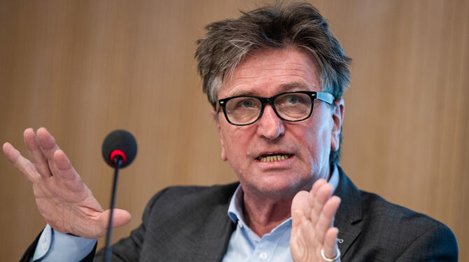 Sozialminister Manfred Lucha. FOTO: SCHMIDT/DPA Sozialminister Manfred Lucha. FOTO: SCHMIDT/DPA