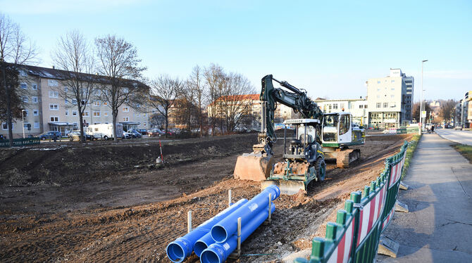 Groß-Baustelle am Hechinger Eck in Tübingen: Hier entstehen 170 Wohnungen.  FOTO: PIETH