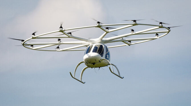 Autonome Flugtaxis wie dieser Volocopter sollen in naher Zukunft in Singapur zum Einsatz kommen.  FOTO: SCHMIDT/DPA