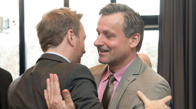 FDP-Chef Christian Lindner (links, hier in einem Bild aus dem Jahr 2019) unterstützt Spitzenkandidat Hans-Ulrich Rülke im Landta