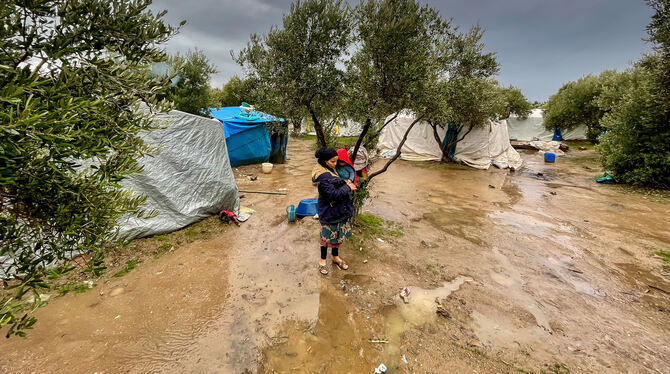 Unter Wasser: Regen und Kälte machen das Leben in den inoffiziellen Flüchtlingscamps noch schwerer.  FOTOS: BRANDSTETTER/PR