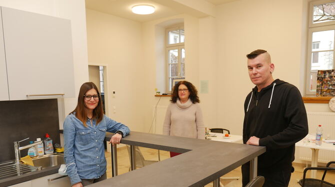 Nathalie Dennenmoser (von links), Jeanette Merges und Matthias Günzler freuen sich über die neuen Räume in der Metzgerstraße für