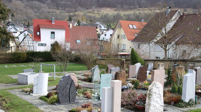 Der mitten im Dorf gelegene Friedhof soll seine »Luftigkeit« behalten.  FOTO: OECHSNER