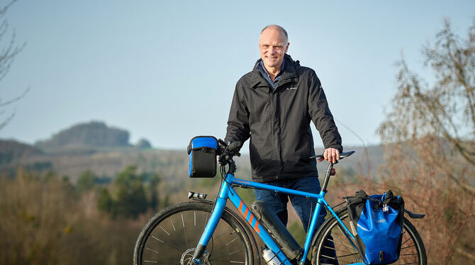 Sein Fahrrad hat Thomas Poreski zum E-Bike umgebaut. Damit erreicht er viele Termine im Wahlkreis. FOTO: PIETH