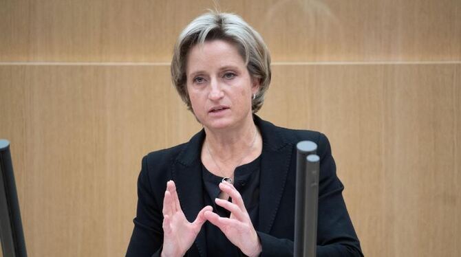 Nicole Hoffmeister-Kraut (CDU) Nicole Hoffmeister-Kraut (CDU)