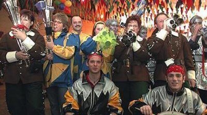 Bei ihrem 15. &raquo;Geburtstag&laquo; ließ es die Steinhilbener Schalmeiengruppe mächtig krachen. FOTO: BAIER