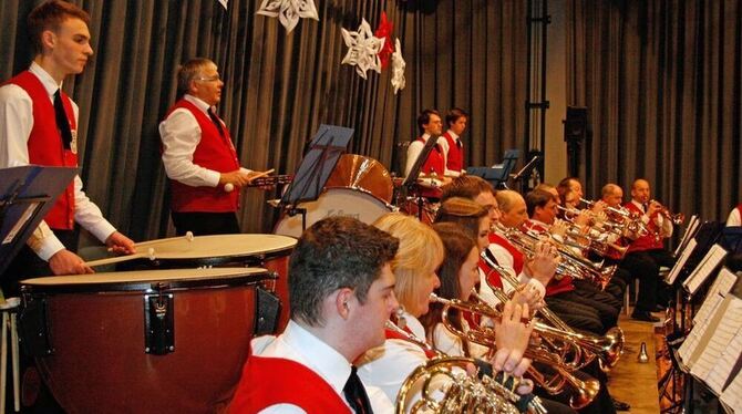 Der Besuch hat sich gelohnt: Die rund 50 Musiker der Stadtkapelle Trochtelfingen zogen das Publikum musikalisch in ihren Bann. F