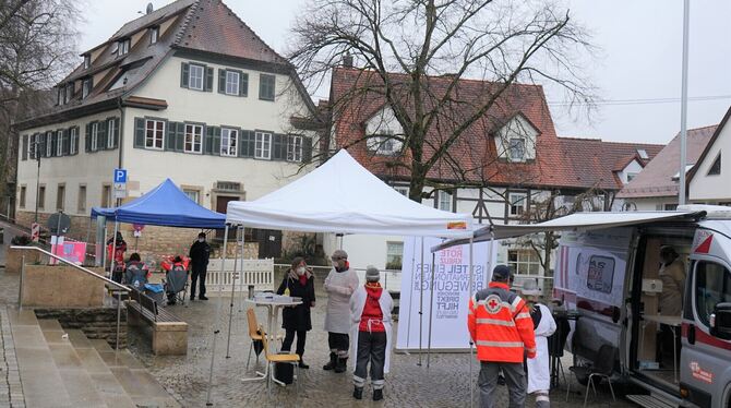 Immer aktiv: Die Helfer hier bei einer Schnelltest-Aktion in Kirchentellinsfurt. Foto: Straub