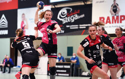 Handball-Nationalspielerin Maren Weigel (beim Wurf ) geht auch in der kommenden Saison für die TuS Metzingen auf Torjagd. Foto: 