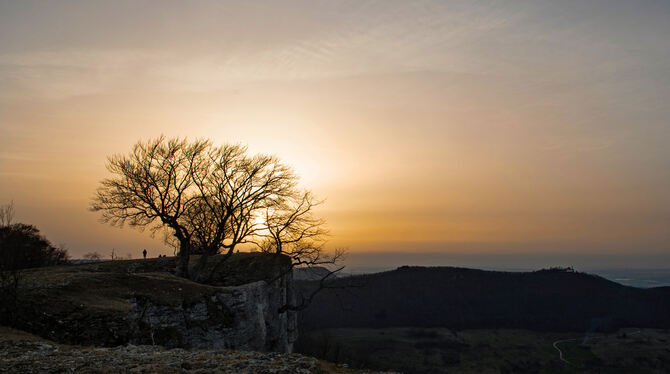 Der bis in die Region gewehte Saharastaub färbte den Himmel an vielen Abenden gelb, hier beim Sonnenuntergang über dem Breitenst Der bis in die Region gewehte Saharastaub färbte den Himmel an vielen Abenden gelb, hier beim Sonnenuntergang über dem Breitenst