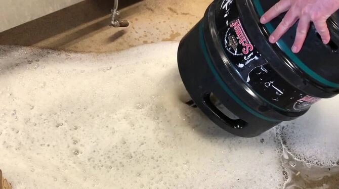 Brauerei Schimpf im Kreis Tübingen vernichtet sein Fassbier