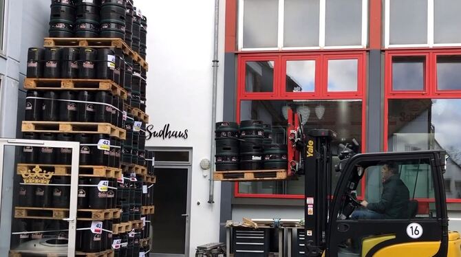 Brauereien schütten ihr Bier in den Ausguss