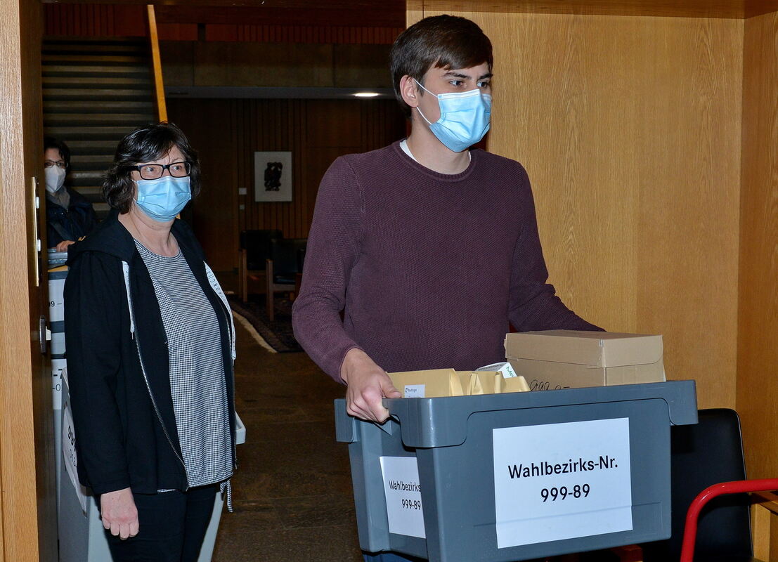 Stadt-1403-57Auszählung Rathaus-Niethammer