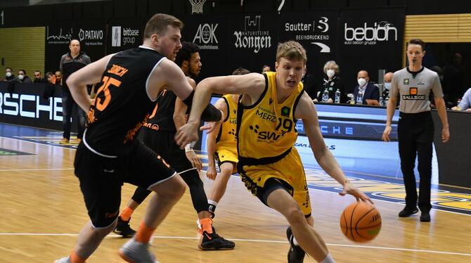 Elias Valtonen (rechts) glänzt beim Tübinger Sieg gegen Trier mit 30 Punkten. Foto: Sander/Eibner