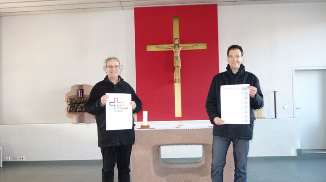 Pfarrer Dietmar Hermann (links) und Wolfgang Lachenmann, Gewählter Vorsitzender des Kirchengemeinderats St. Franziskus Pliezhaus