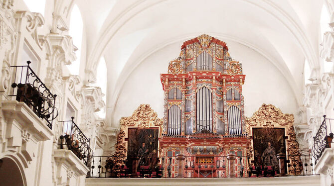 Orgel von 1735 in Cordoba mit den typischen horizontal herausragenden Pfeifen, genannt »spanische Trompeten«.