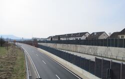 Ausfahrt aus dem Dußlinger Lärmschutz-Tunnel in Richtung Tübingen.  FOTO: RP