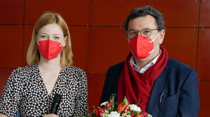 SPD-Kreisvorsitzende Ronja Nothofer und Bundestagskandidat Ulrich Bausch. FOTO: LEISTER