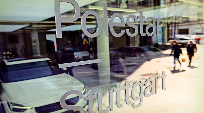 Der schwedisch-chinesische Autohersteller Polestar hat bereits eine Verkaufsfiliale in der Kronprinzstraße eingerichtet.  FOTO: