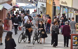 Die warmen Tage lockten viele Tübinger in die Innenstadt. FOTO: MEYER