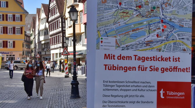 Modellstadt Tübingen: Der vielbeachtete Versuch wird mit einigen Änderungen vorerst fortgesetzt.  FOTO: MEYER