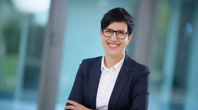 Metzingens Finanzbürgermeisterin Carmen Haberstroh hat als Erste ihre Bewerbungsunterlagen abgegeben.  FOTO: PRIVAT