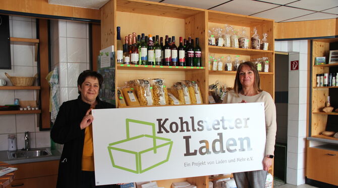 Von Anfang an dabei: Inge Mayer-Röderer (links) und Tanja Seizinger vom Kohlstetter Ladenteam. FOTOS: DEWALD
