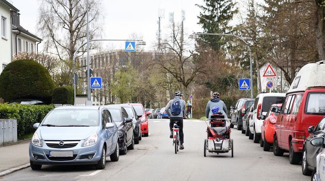Die Hindenburgstraße wird Teil der ersten Reutlinger Hauptradroute. Sie wird zudem zur Fahrradstraße umgewidmet.  FOTOS: PIETH