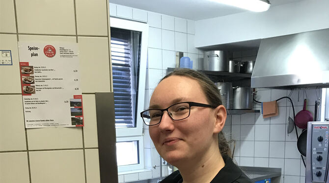 »An diesem Beruf liebe ich einfach alles«: Der Kontakt mit den Kunden geht Xenia Schmähling über alles. FOTO: BIRKLE-KURZ