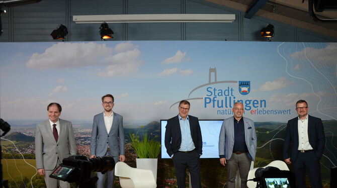 Kurz bevor die Übertragung beginnt: Martin Fink (von links), Timo Plankenhorn, Detlev Gottaut, Sven Bohnert und Stefan Wörner im