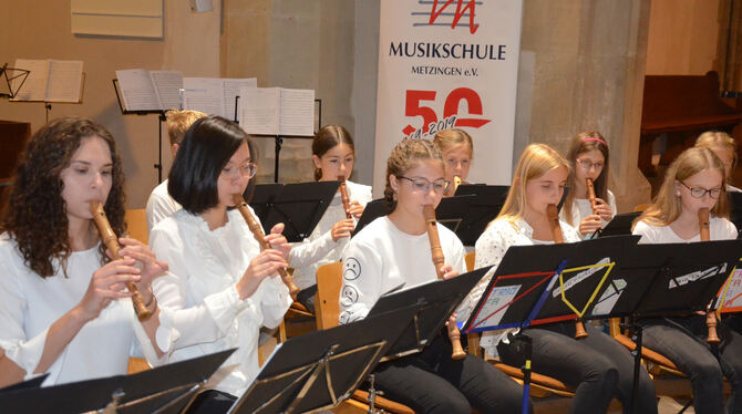 50 Jahre Musikschule Metzingen: Zum Abschluss gab die Dettinger Blockflötengruppe ein Konzert. FOTO: SANDER