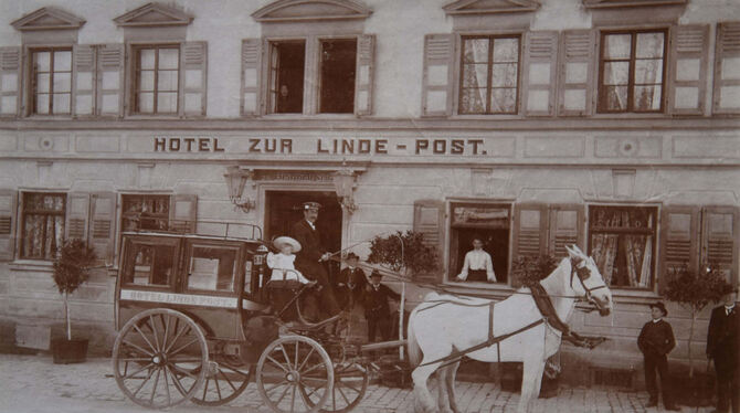 Eines von über 100 Kunstwerken mit hohenzollerischen Motiven und Dokumenten zur Familie Seitz und des Hotels Linde-Post in Hechi Eines von über 100 Kunstwerken mit hohenzollerischen Motiven und Dokumenten zur Familie Seitz und des Hotels Linde-Post in Hechi