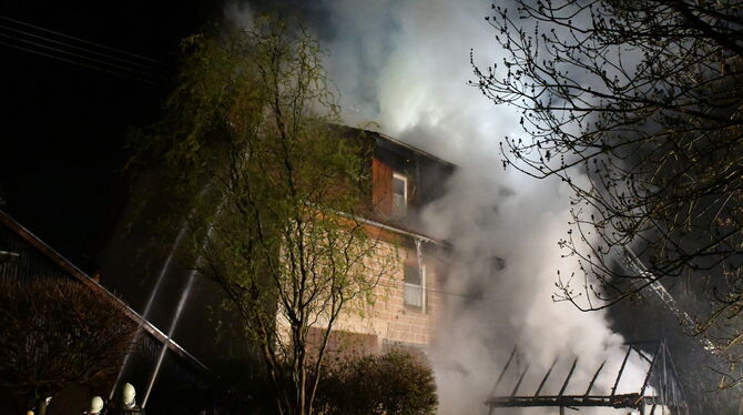 In diesem Schuppen entstand das Feuer dass auf das Wohnhaus übergriff