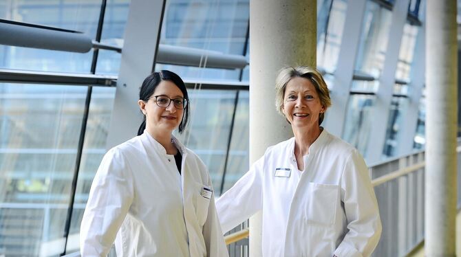 Zwei weibliche Führungskräfte am Diakonie-Klinikum: die Chefärztinnen Christine Klasen (links) und Barbara Kraft. FOTO: KOVALENK