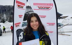 Die junge Skirennfahrerin Jana Fritz hat sich ihren großen Traum erfüllt: Sie kommt aufs Oberstdorfer Ski-Internat.  FOTO: PRIVA