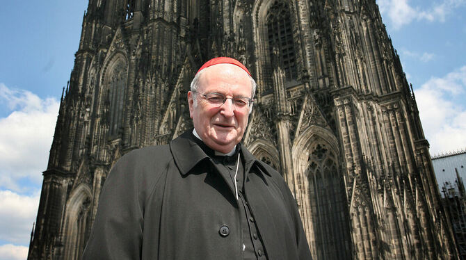 Der damalige Kölner Erzbischof Kardinal Joachim Meisner im Jahr 2008 vor dem Kölner Dom. Dem 2017 verstorbenen Kleriker werden