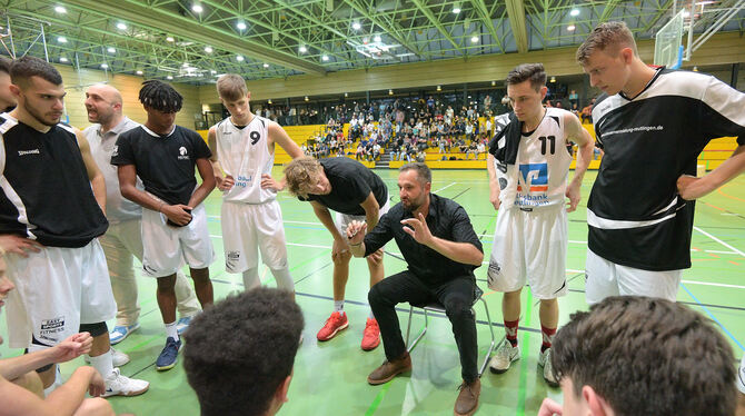 TSG-Coach Vasilios Tsuknidis und seine Reutlinger Basketballer wollen mit aller Macht in die 1. Regionalliga aufsteigen.  FOTO:
