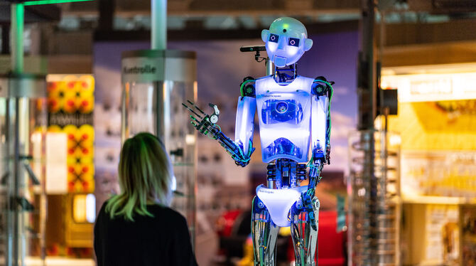 Roboter, die Menschen ersetzen? Diese Vorstellung macht vielen Arbeitnehmern Angst. Deswegen bietet das Cyber Valley nun eine B