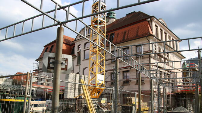 Zum Aufgabenbereich der Kommunalen Wohnungsbau GmbH (KWG) Dettingen gehört inzwischen auch die Umgestaltung der Uhlandschule in