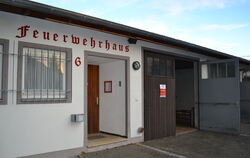 Der Umbau des Alten Feuerwehrhauses zur Kulturwache ist den Sickenhäusern eine Herzensangelegenheit.  FOTO: PIETH