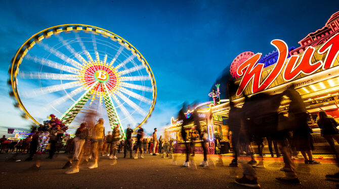 Wird sich in diesem Jahr das Riesenrad auf dem Cannstatter Wasen drehen? FOTO: SCHMIDT/DPA