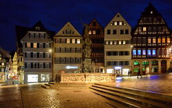 Kaum eine Menschenseele verirrt sich nachts auf den Marktplatz in Tübingen