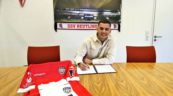 Stürmer Bleart Dautaj hat beim SSV Reutlingen einen Ein-Jahres-Vertrag unterschrieben.