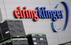 «ElringKlinger» steht auf einer Wand
