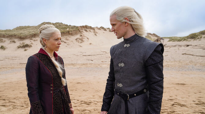 Das von HBO herausgegebene undatierte Foto zeigt Emma D'Arcy als Prinzessin Rhaenyra Targaryen und Matt Smith als Prinz Daemon T