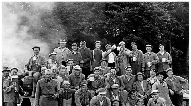 Der Verein in den 1960er-Jahren. Das Bild ist mit »Upfinger Sängerfest 1961« überschrieben.  FOTO: VEREIN