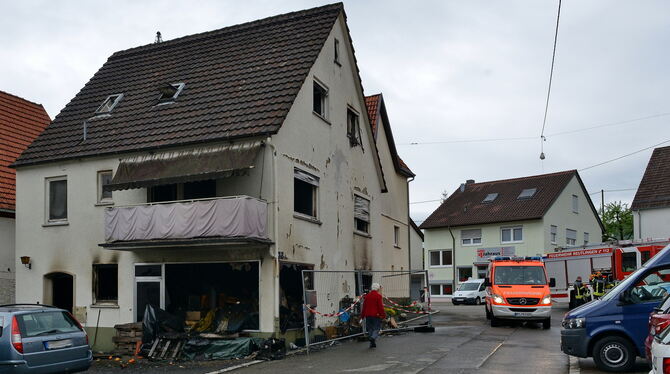 Das ausgebrannte Wohnhaus in der Reichnecker Straße.