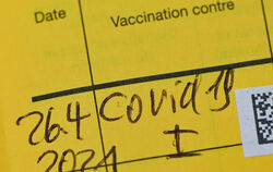 Eintrag zur Coronaimpfung im Impfpass. FOTO: PLEUL/DPA
