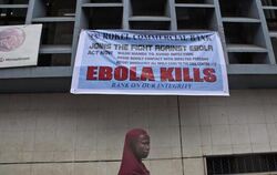 In Freetown, der Hauptstadt von Sierra Leone, warnt ein Schild vor der Gefahr von Ebola. Foto: Tanya Bindra