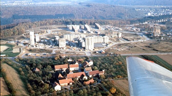 Waldhausen und das im Bau befindliche Waldhäuser Ost (ca. 1971/72).